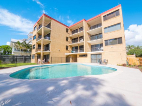 Golden Shores Unit 1, 21 Landsborough Parade